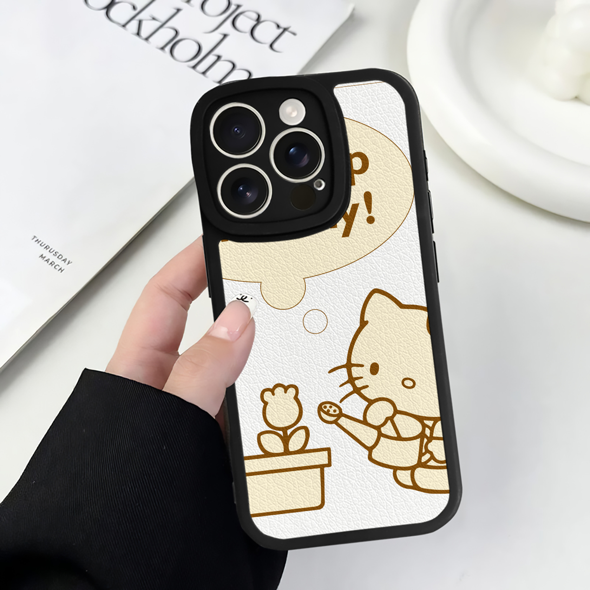 （画像用） Hello Kitty ハローキティ 【iPhone 16シリーズ対応】シリコンスマホケース（レザー調） 材質：シリコン